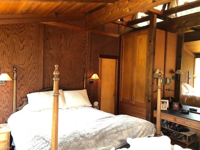 Building Photo - 625 Lovell Ave