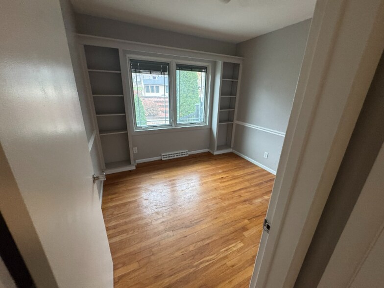 Building Photo - 830 25th St