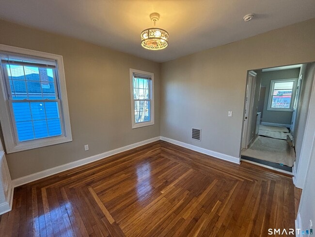 Building Photo - 19 Darina Pl