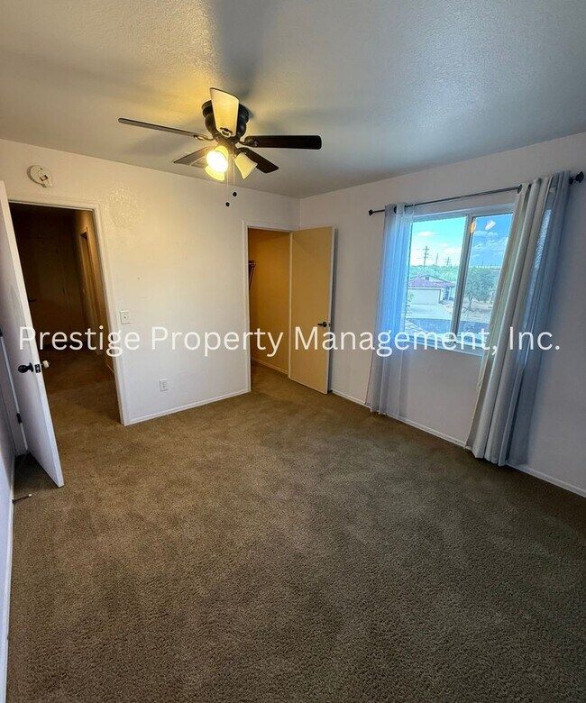 Building Photo - Large Sahuarita home in a cul-de-sac!