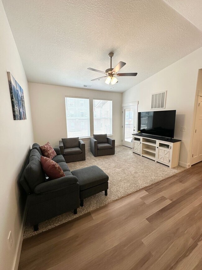 Building Photo - 3 Bed/2 Bathroom house in Saratoga Springs