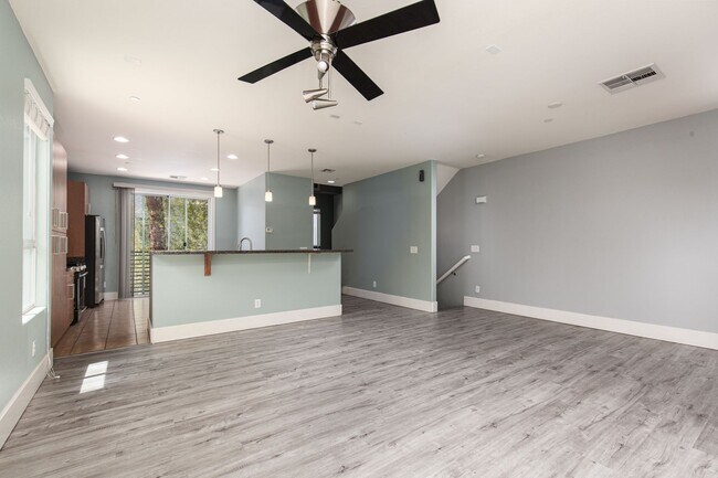 Building Photo - 9050 W Tropicana Ave