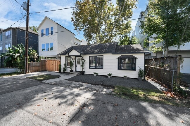 Building Photo - 4215 Eli St