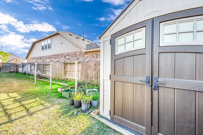 Building Photo - 9211 Union Meadow Ln