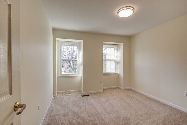 Building Photo - 7403 Crestberry Ln