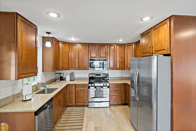 Building Photo - 6505 Columbia Pike