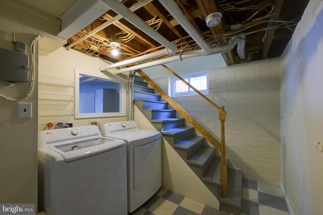 Building Photo - 5717 Chevy Chase Pkwy NW