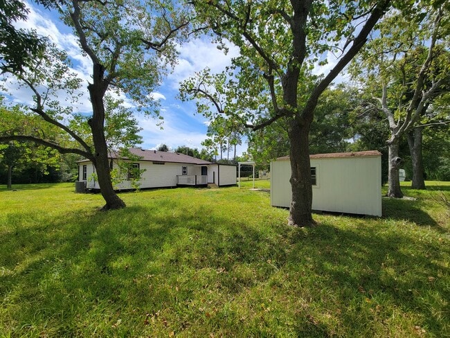 Building Photo - REMODELED 4 BEDROOM 2 BATH LEASE HOME IN A...