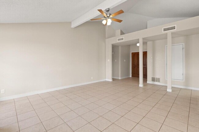 Building Photo - 926 Agua Caliente Dr
