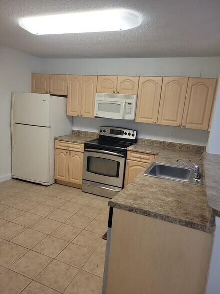Building Photo - 5681 Riverside Dr