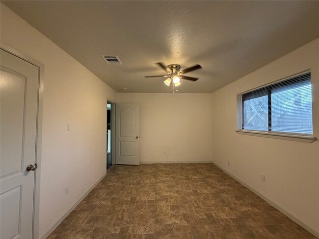 Building Photo - 9215 Loren Ln