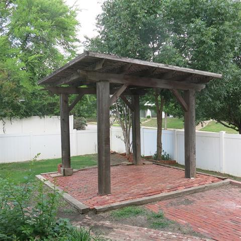 Building Photo - 2021 Bridgeport Dr
