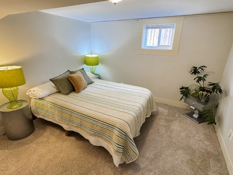 Building Photo - 835 Ouray Ave