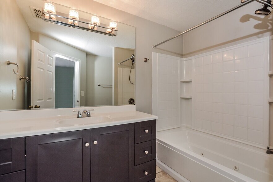 Building Photo - 183 Brightview Dr