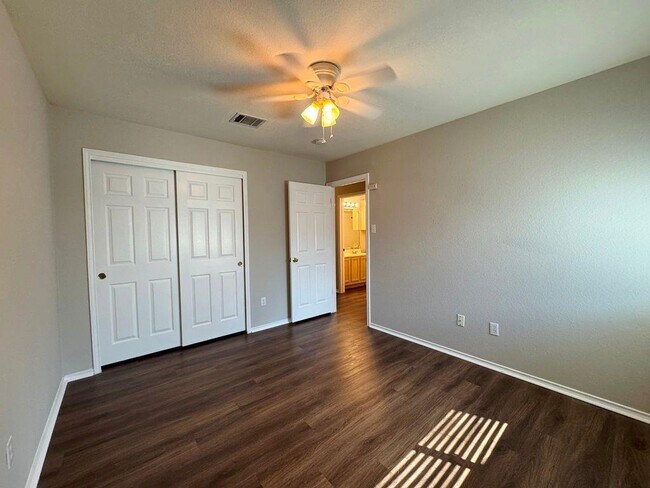 Building Photo - 1508 Highland Dr