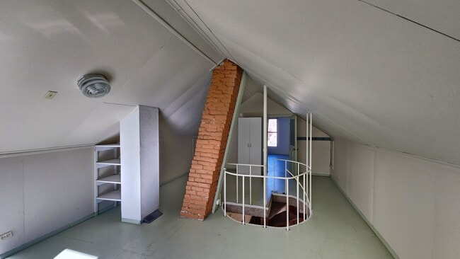 Building Photo - Charming House Near Providence