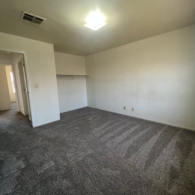 Building Photo - Small Town Living-Just A Short Drive From ...