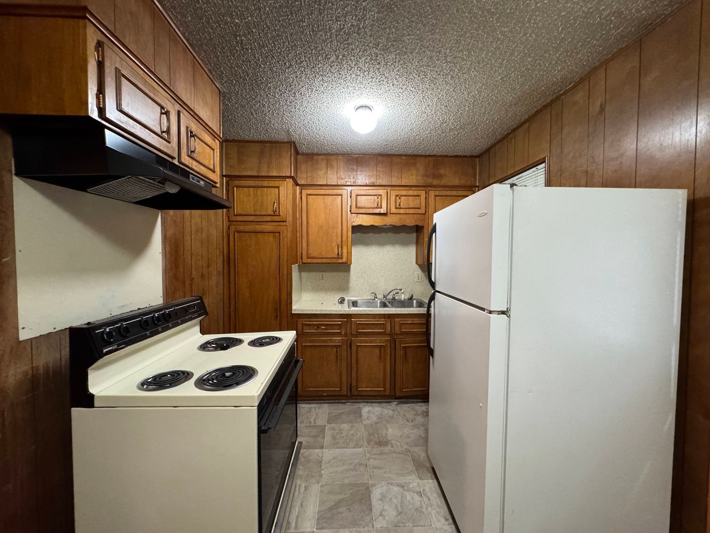 Building Photo - 806 Safady Ave