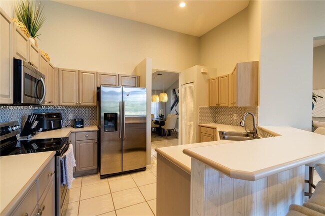 Building Photo - 2883 Oakbrook Dr