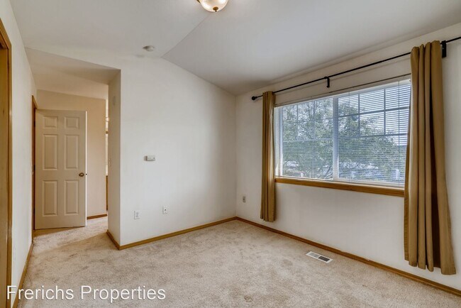 Building Photo - 3 br, 2.5 bath House - 18965 108th LN SE