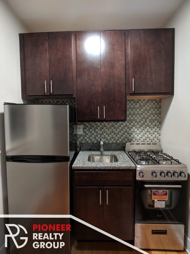 Building Photo - 4831 N Damen Ave
