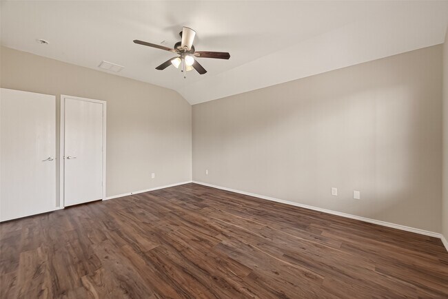 Building Photo - 9418 Belleclaire Ln