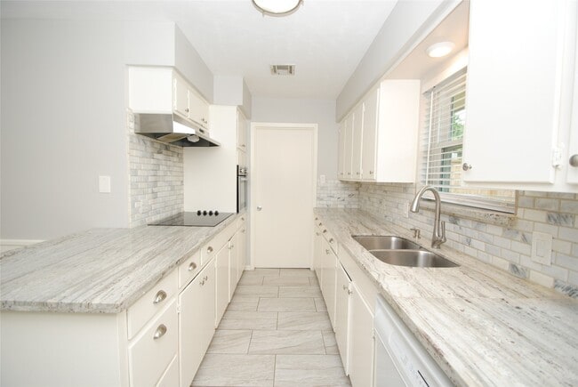 Building Photo - 10038 Briarwild Ln