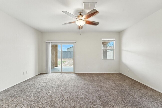 Building Photo - Rare Find! Spacious 3-Bed, 2-Bath + 3-Car ...