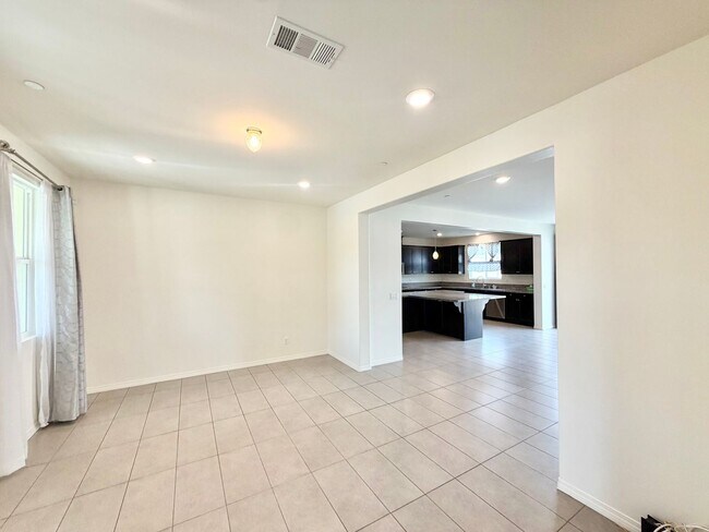Building Photo - 30136 Sutton Ct