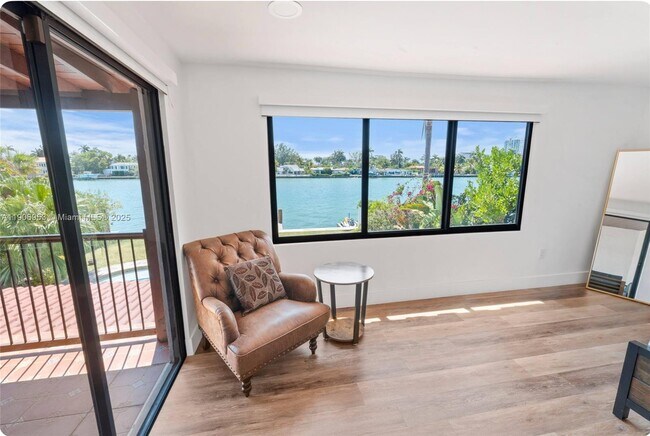 Building Photo - 7536 W Treasure Dr