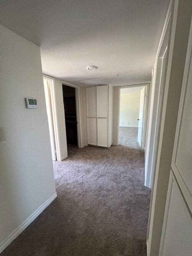 Building Photo - 3 Bedroom 2 Bath Condo in Beautiful La mes...