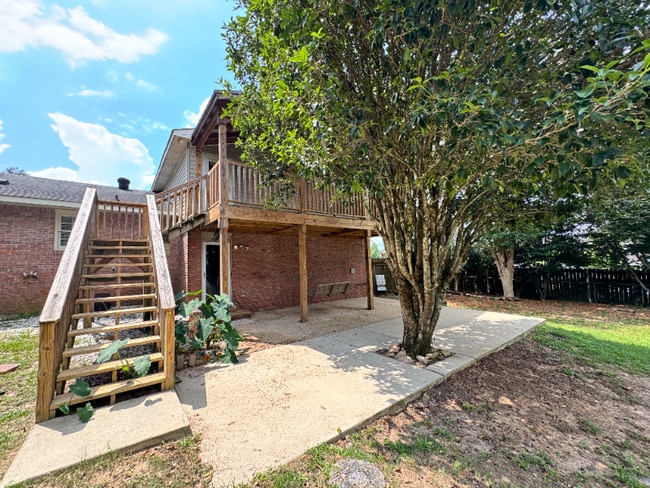 Building Photo - 2406 Greenbrier Dr