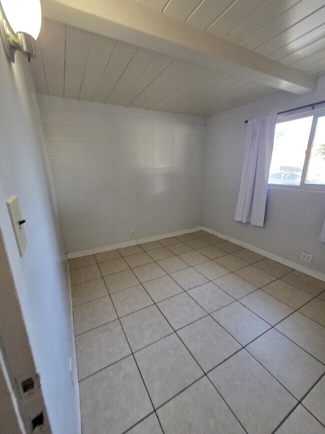 Building Photo - 3 E San Joaquin St