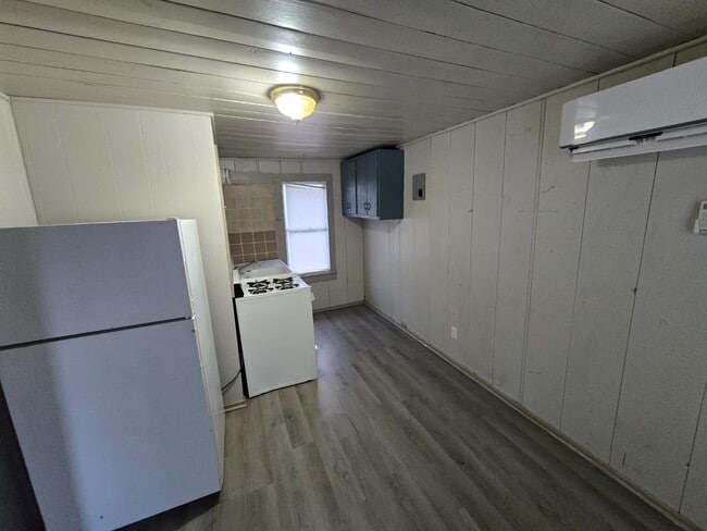 Building Photo - 501 E Main St