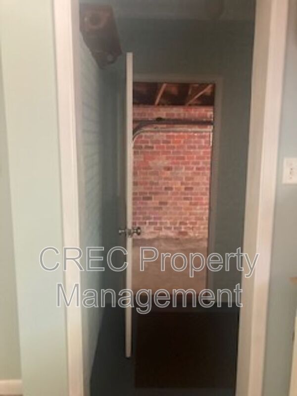 Building Photo - 9 Penn Ave