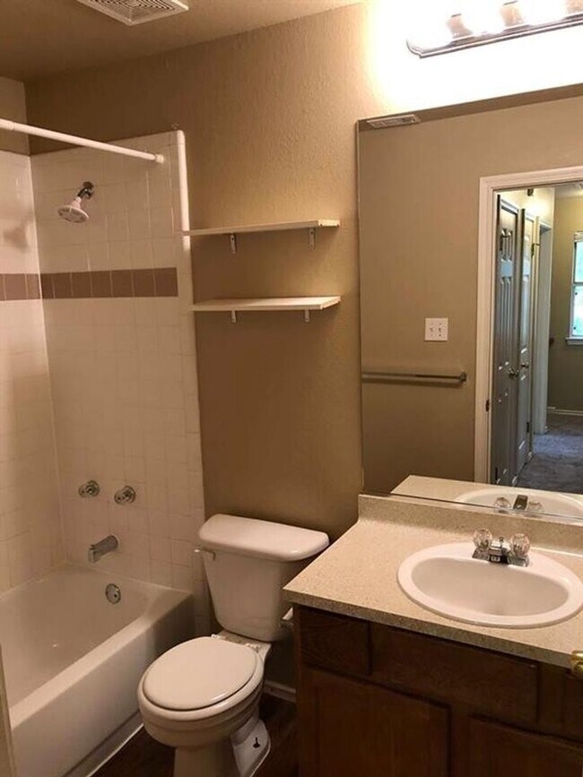 Building Photo - 8102 Willet Trail