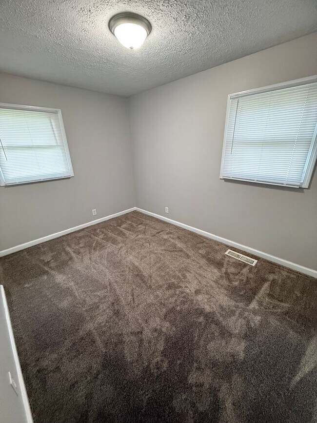 Building Photo - Eagledale - 3 BR home