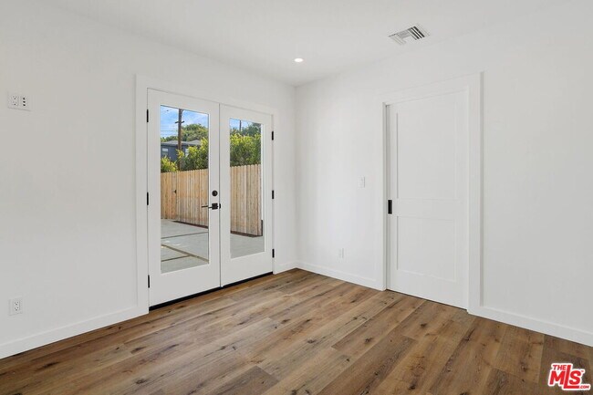 Building Photo - 4130 Verdugo View Dr