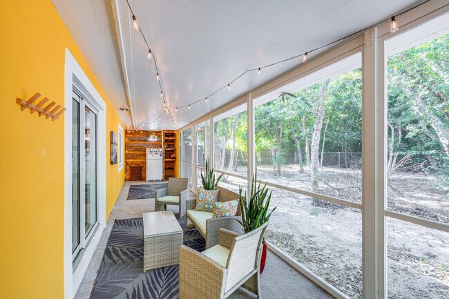 Building Photo - 129 Arctic Ave