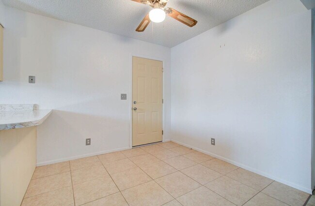 Building Photo - 154 E Juniper St