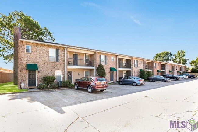 Building Photo - 4625 Parkoaks Dr