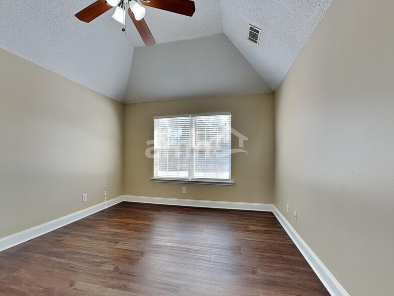 Building Photo - 738 Laurel Hill Cir