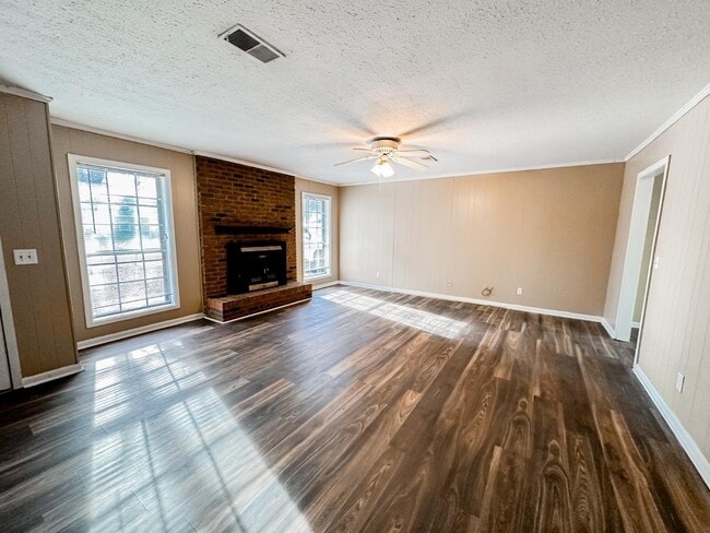 Building Photo - 99 Gardenia Dr