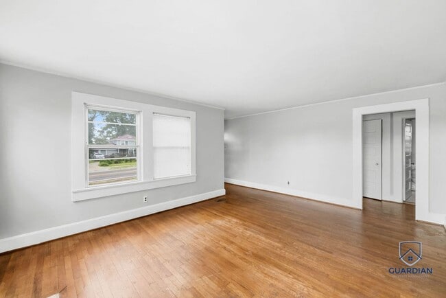 Building Photo - 1005 Hoke St