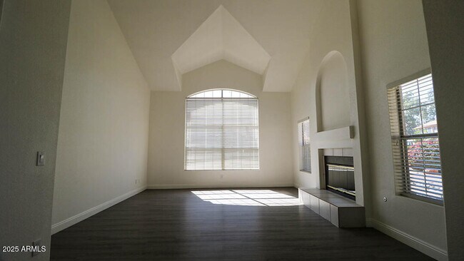 Building Photo - 7861 W Kerry Ln