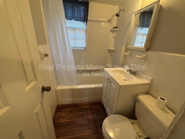 Building Photo - 1624 Rolfe Pl