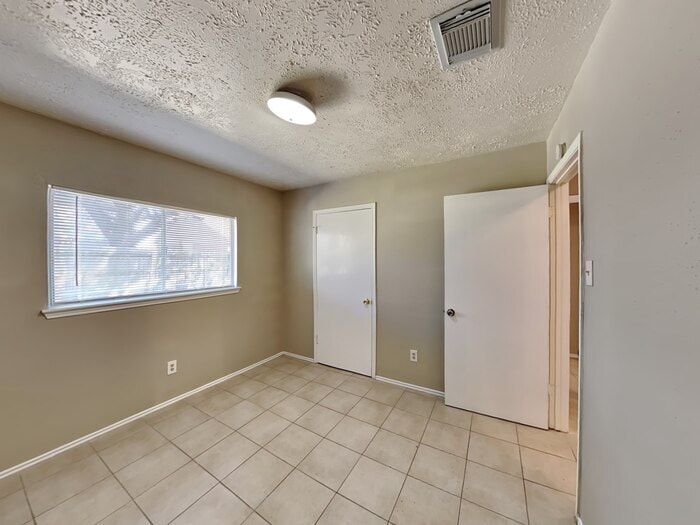 Building Photo - 5927 Woodmancote Dr