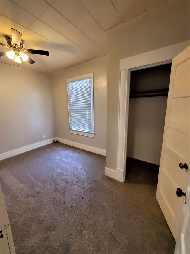 Building Photo - Remodeled 2 Bd with huge kitchen, dining room and living room