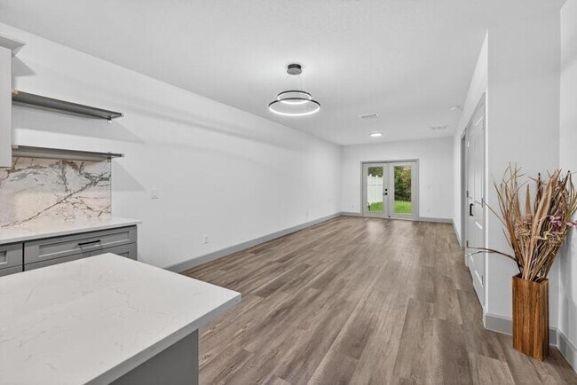 Building Photo - 2252 Fernwood St