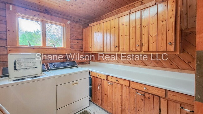 Building Photo - 218 Sugar Hollow Rd